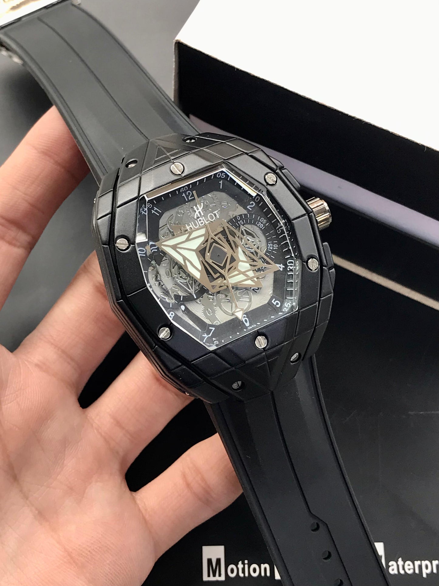 HUBLOT Mens Watch
Spider Model
